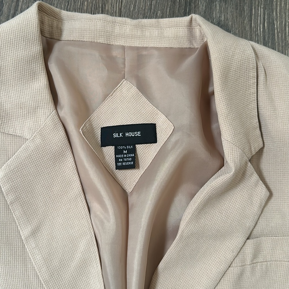 Silk House Medium blazer - Picture 2 of 5